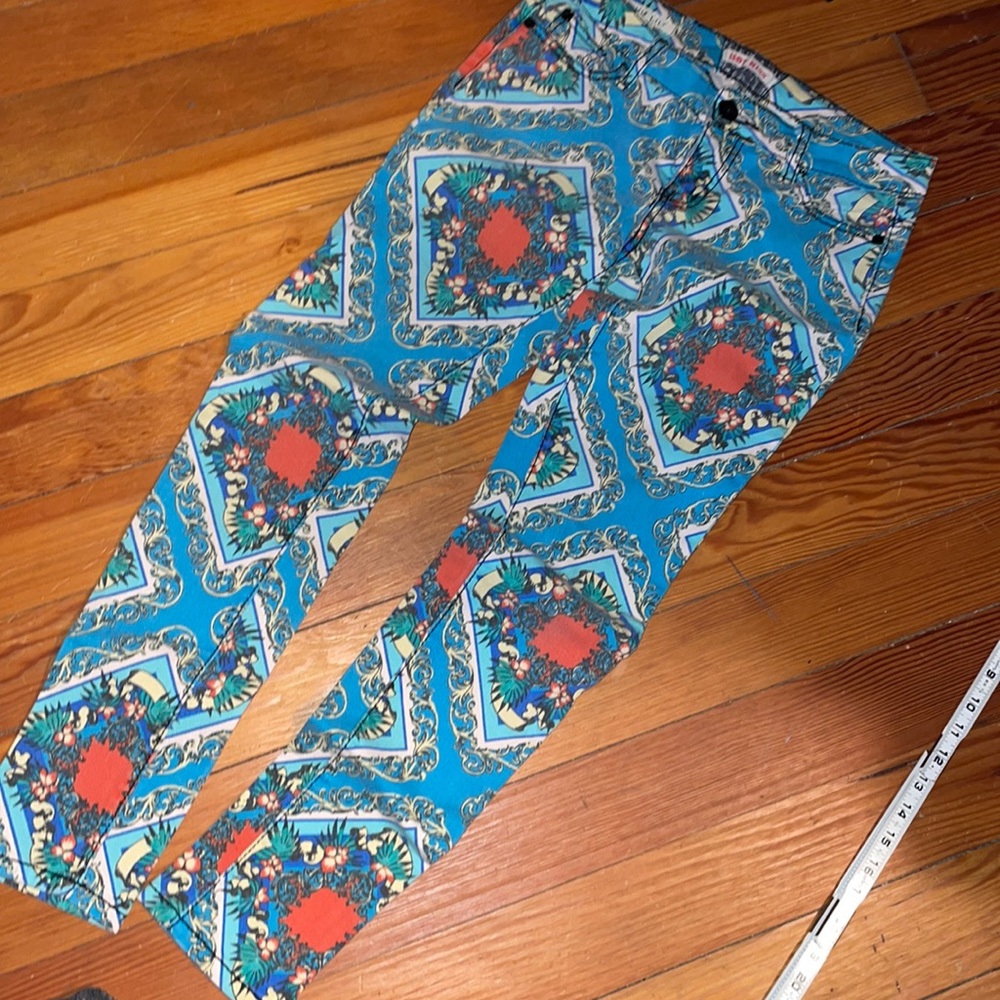 Hot kiss printed jeans